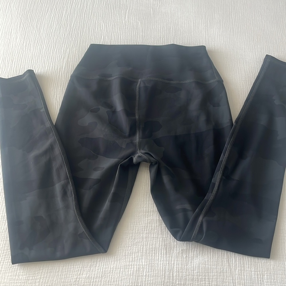 ALO Yoga Camo Vapor Leggings M 
29” inseam High waist - Picture 9 of 10